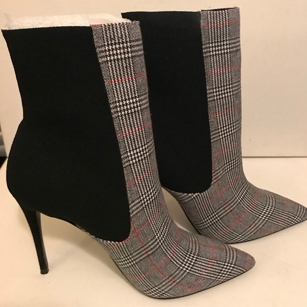 Steve Madden Booties High Heel 9.5 Black Plaid NEW